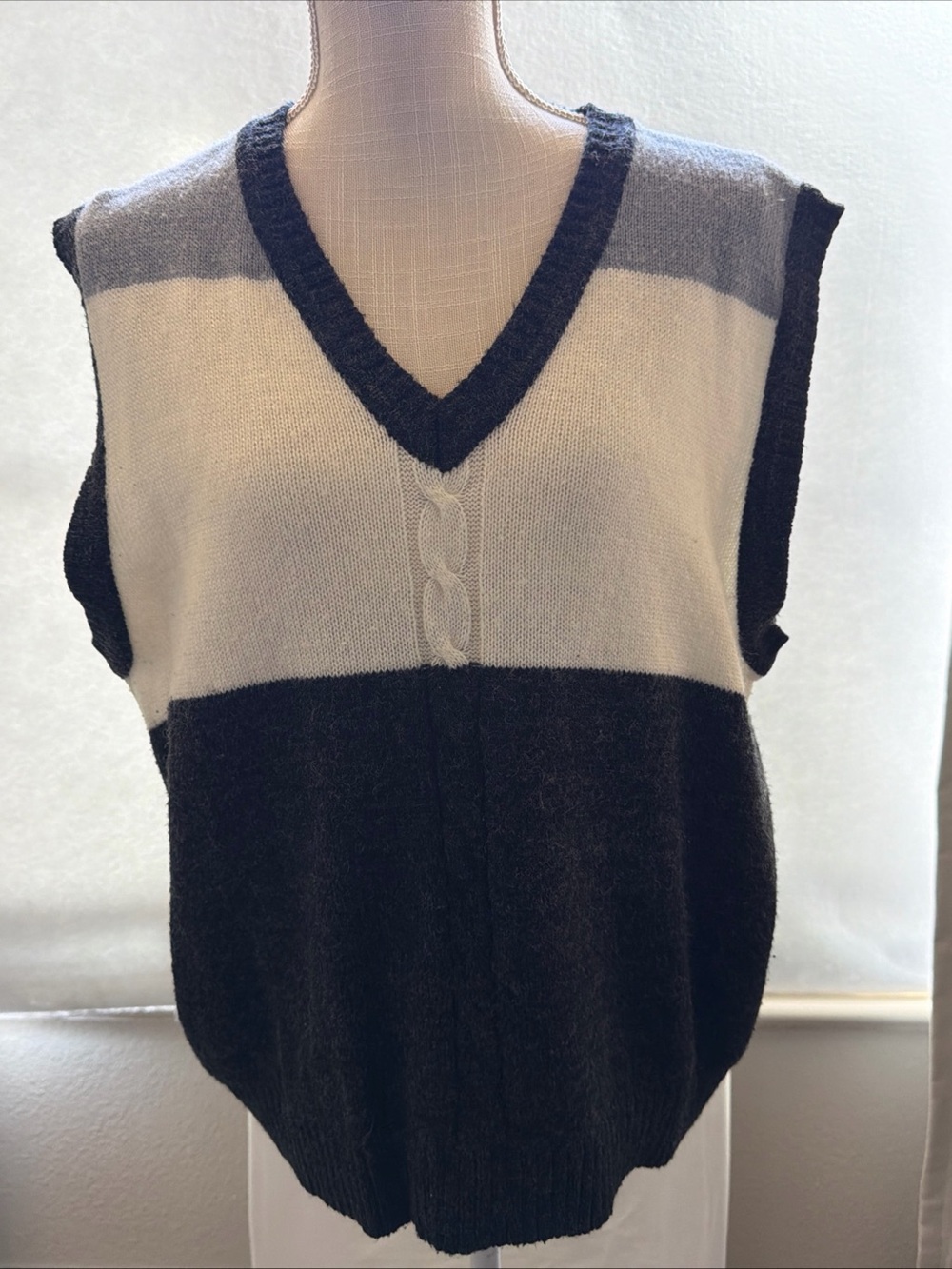 Vintage Levi's Men’s Striped V-Neck Sweater Vest Size Large